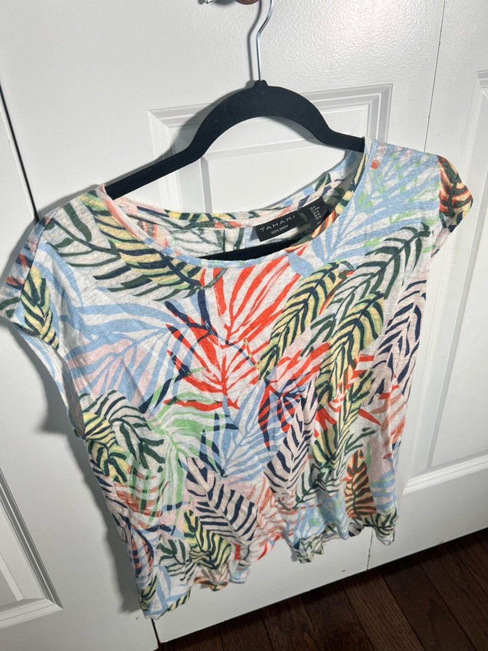 Tahari Multicolor Leaf Print Short Sleeve Linen top, button back - Picture 3 of 7